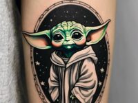 A-woman-with-a-baby-Yoda-tattoo