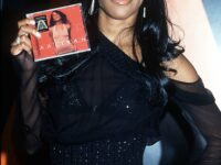AALIYAH-album-signing-at-FYE-Music-aaliyah-19148402-1615-2412