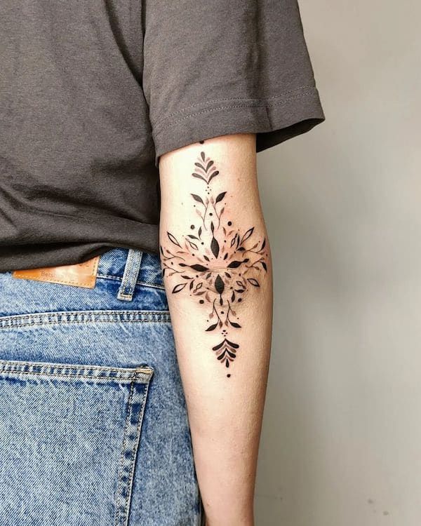 Geometric Patterns on Elbow
