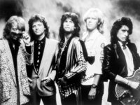 fdf3ddc8-4b70-4ea6-9437-e9456b15f76f-aerosmith_6182_SY