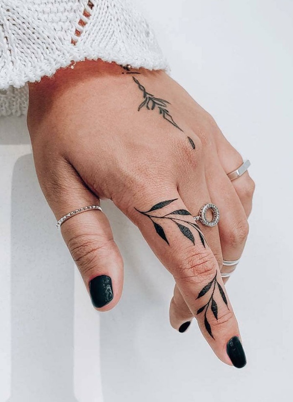 Examples of Awesome Finger Tattoos